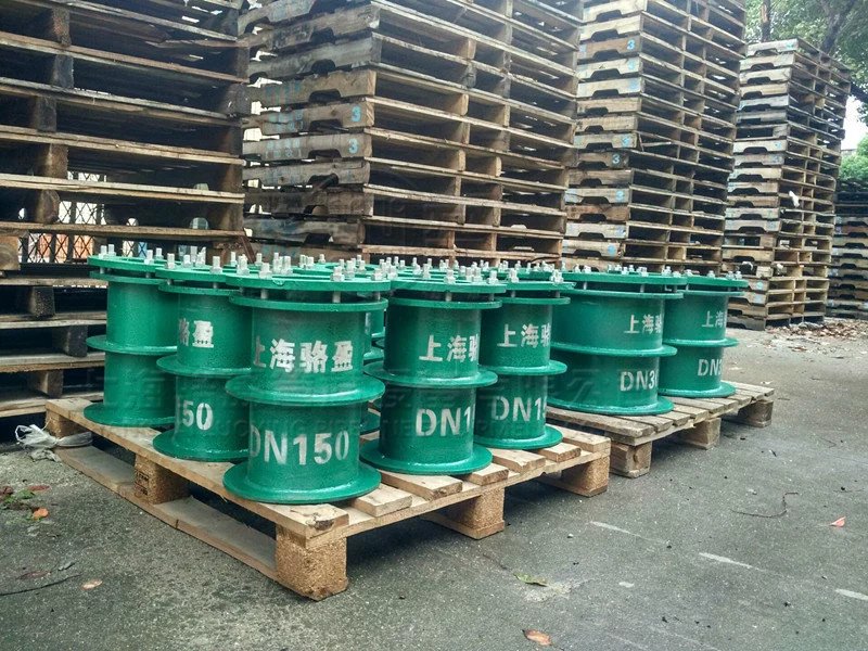 <a href=http://www.www.shuangjinlong.com target=_blank class=infotextkey>柔性防水套管</a>防水層被破壞的原因