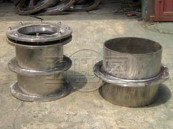 柔性防水他管和<a href=http://www.www.shuangjinlong.com target=_blank class=infotextkey>剛性防水套管</a>